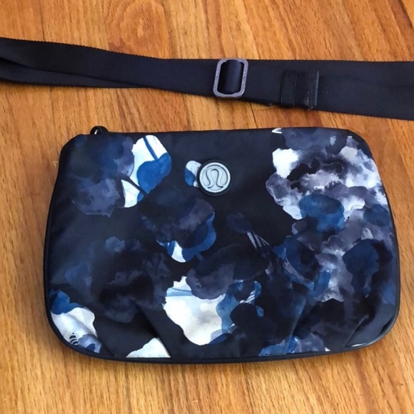 Lululemon Traveling Yogini Rucksack - Picture 4 of 8